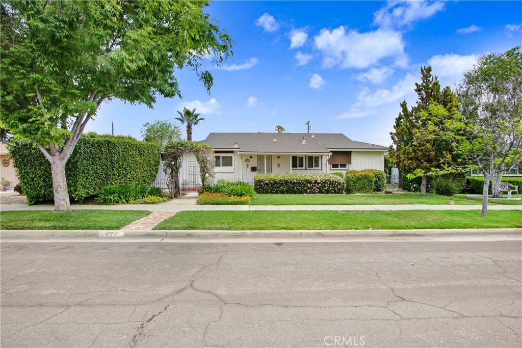 927 Alta Loma Drive
