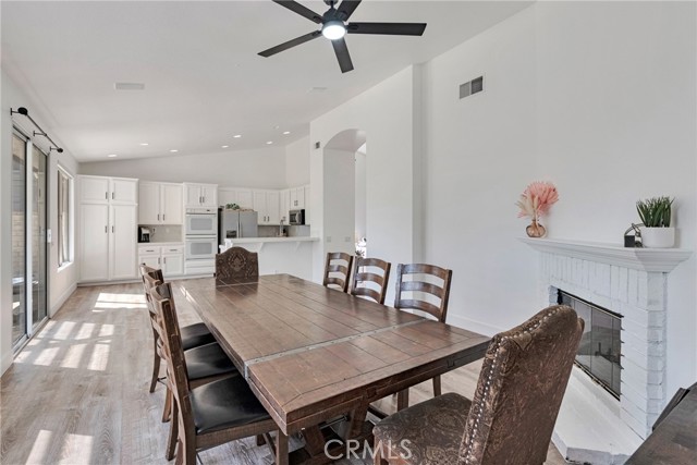 Detail Gallery Image 11 of 33 For 14310 Platt Ct, Canyon Country,  CA 91387 - 3 Beds | 2 Baths
