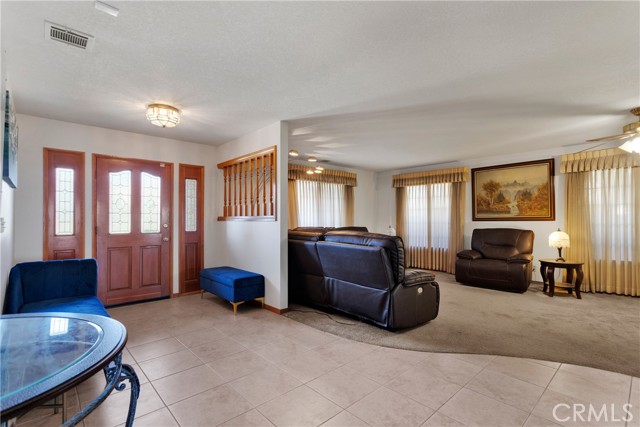 Detail Gallery Image 6 of 46 For 14053 Driftwood Dr, Victorville,  CA 92395 - 3 Beds | 2/1 Baths