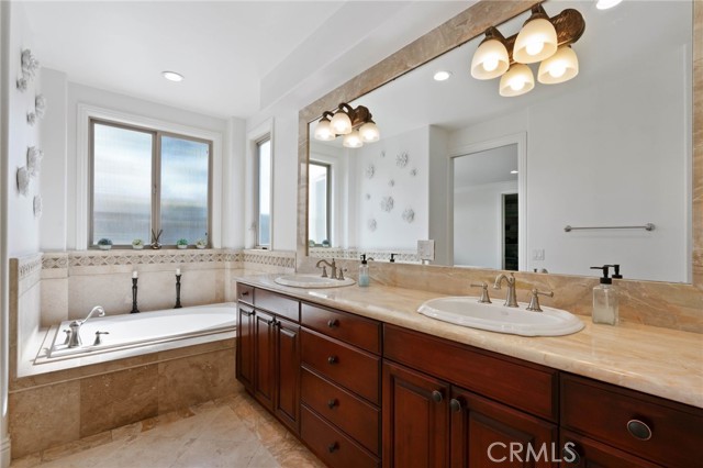 Detail Gallery Image 8 of 43 For 619 10th St, Hermosa Beach,  CA 90254 - 4 Beds | 3/1 Baths