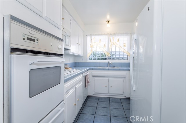 Detail Gallery Image 14 of 34 For 8811 Hayvenhurst Ave, North Hills,  CA 91343 - 4 Beds | 2 Baths