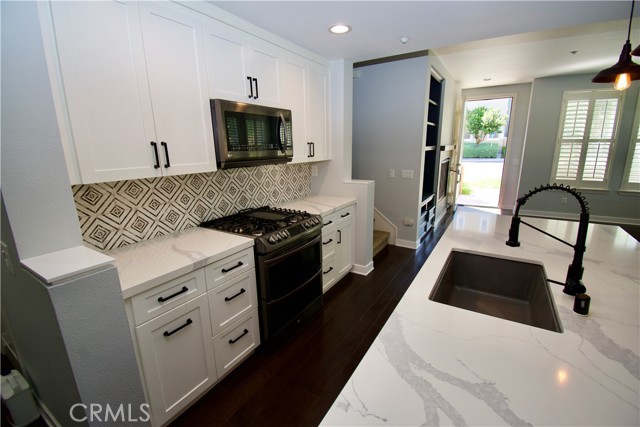 77 Brownstone Way, Aliso Viejo CA: https://media.crmls.org/medias/a45b85f3-e9f3-4209-9304-e9d4a02e81a2.jpg