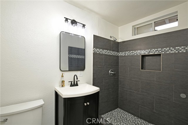 Detail Gallery Image 10 of 22 For 11809 2nd Ave, Lynwood,  CA 90262 - 2 Beds | 1 Baths
