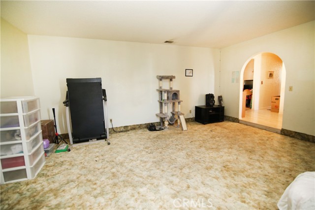 Detail Gallery Image 4 of 57 For 11211 Holmes Ave, Jurupa Valley,  CA 91752 - 4 Beds | 2/1 Baths