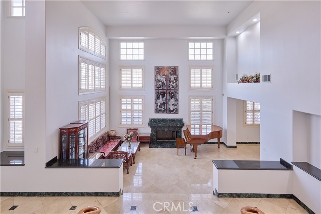 Detail Gallery Image 5 of 34 For 18662 Jockey Cir, Huntington Beach,  CA 92648 - 5 Beds | 4 Baths