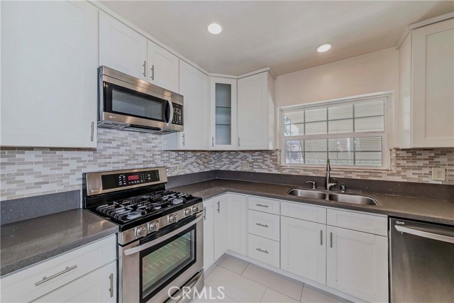 Detail Gallery Image 10 of 52 For 2944 Mayfield Ave, La Crescenta,  CA 91214 - 3 Beds | 2 Baths