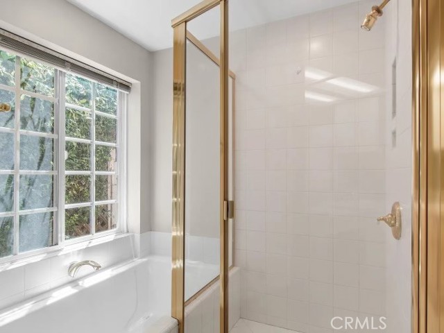 Detail Gallery Image 12 of 19 For 12030 Viewcrest, Studio City,  CA 91604 - 3 Beds | 2/1 Baths