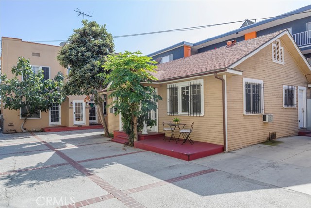 Detail Gallery Image 2 of 16 For 5124 De Longpre Ave #3/4,  Los Angeles,  CA 90027 - 2 Beds | 1 Baths