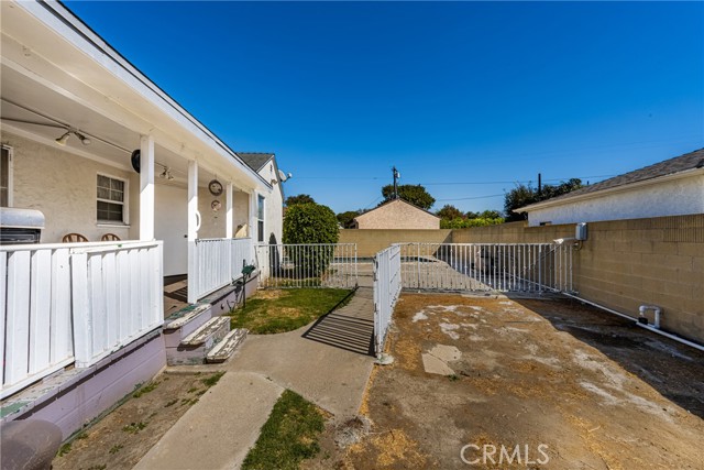 Detail Gallery Image 29 of 31 For 1858 Ashbrook Ave, Long Beach,  CA 90815 - 2 Beds | 2 Baths