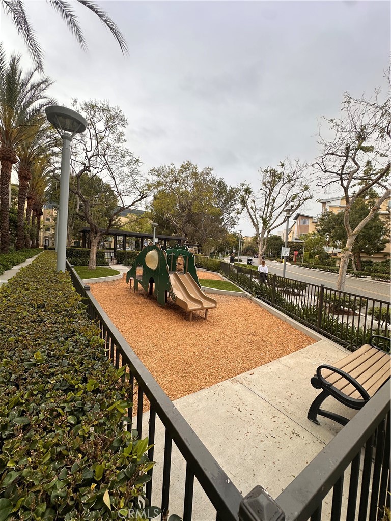 https://media.crmls.org/medias/a4620425-5784-4d01-878c-3bd70b27cd24.jpg?preset=X-Large