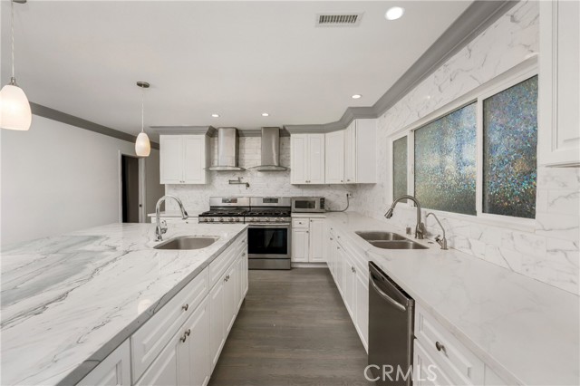6059 Vantage Avenue, Valley Glen CA: https://media.crmls.org/medias/a4622249-19c8-4cf0-99e9-d6a5e59e51e9.jpg