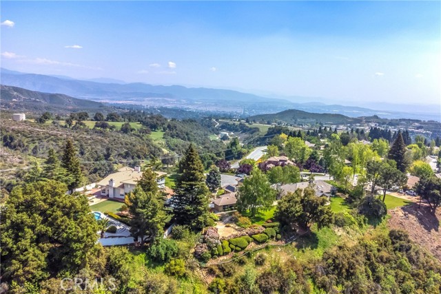 13046 Oak Crest Drive, Yucaipa CA: https://media.crmls.org/medias/a46269f3-e1ad-4659-913e-a591bb4637f7.jpg