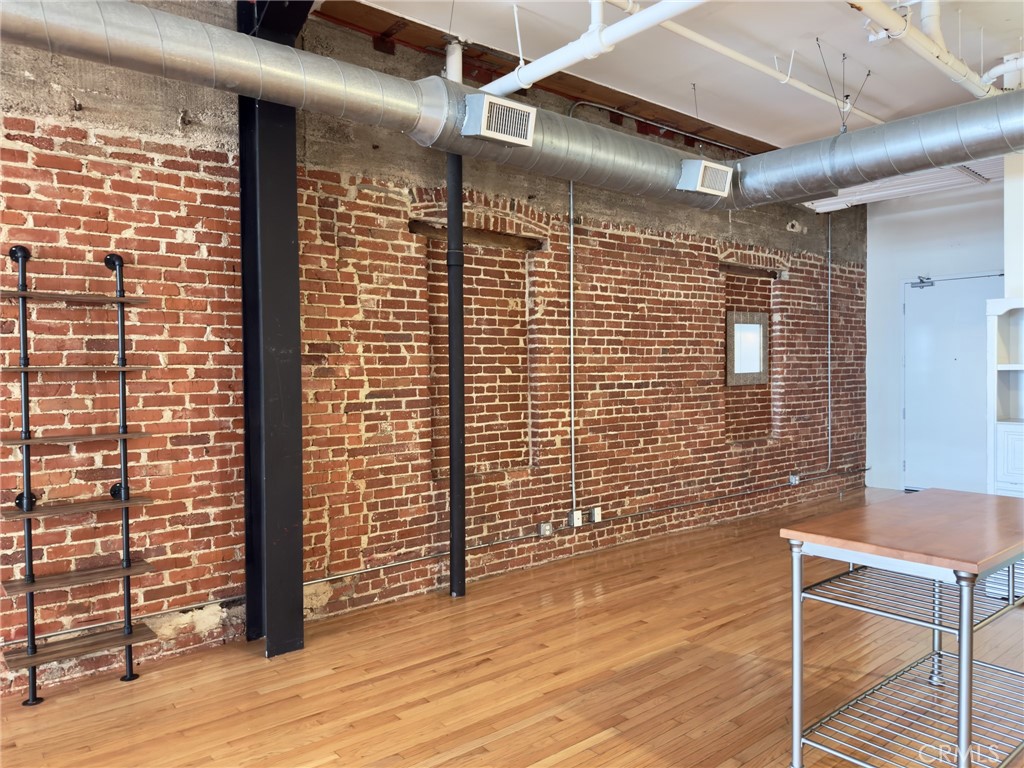 https://media.crmls.org/medias/a462d654-1d24-488d-867a-0be421d19f49.jpg?preset=X-Large