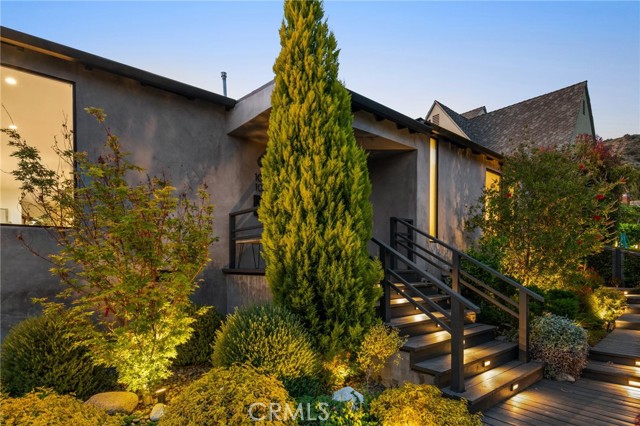 Detail Gallery Image 2 of 65 For 1079 San Jose Ave, Burbank,  CA 91501 - 4 Beds | 3/1 Baths