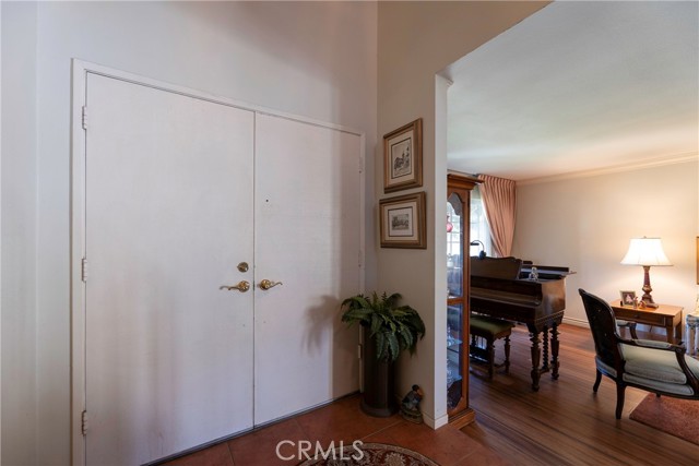 Detail Gallery Image 5 of 40 For 5842 Crestview, La Palma,  CA 90623 - 4 Beds | 2/1 Baths