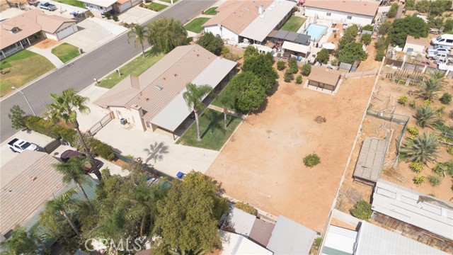 4740 Brookhill Ter, Jurupa Valley CA: https://media.crmls.org/medias/a464e14e-ca94-4f0b-92cb-ad8464ec0a2e.jpg