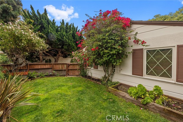 113 Vista Del Parque, Redondo Beach, California 90277, 2 Bedrooms Bedrooms, ,1 BathroomBathrooms,Residential,Sold,Vista Del Parque,SB24098927