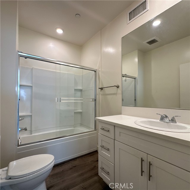 Detail Gallery Image 12 of 23 For 14019 Vanowen St, Van Nuys,  CA 91405 - 3 Beds | 3 Baths