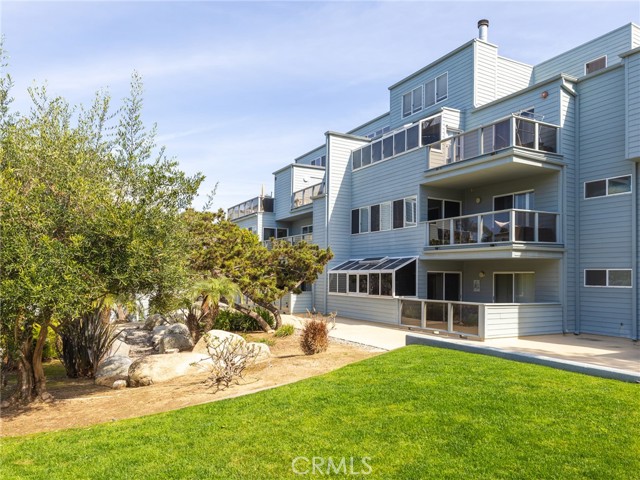 210 The Village, Redondo Beach, California 90277, 2 Bedrooms Bedrooms, ,1 BathroomBathrooms,Residential,For Sale,The Village,SB25027886