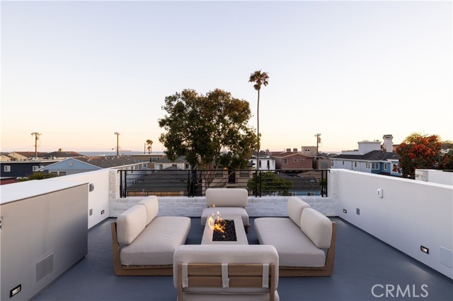 1315 Ocean Avenue, Seal Beach CA: https://media.crmls.org/medias/a4660c7b-d948-43f6-ba7c-8bc6f5564e08.jpg