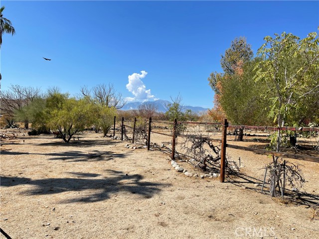 Detail Gallery Image 2 of 24 For 9260 Lanning Ln, Morongo Valley,  CA 92256 - 2 Beds | 1 Baths