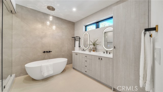 Detail Gallery Image 20 of 38 For 18829 Paseo Nuevo Dr, Tarzana,  CA 91356 - 4 Beds | 4/1 Baths