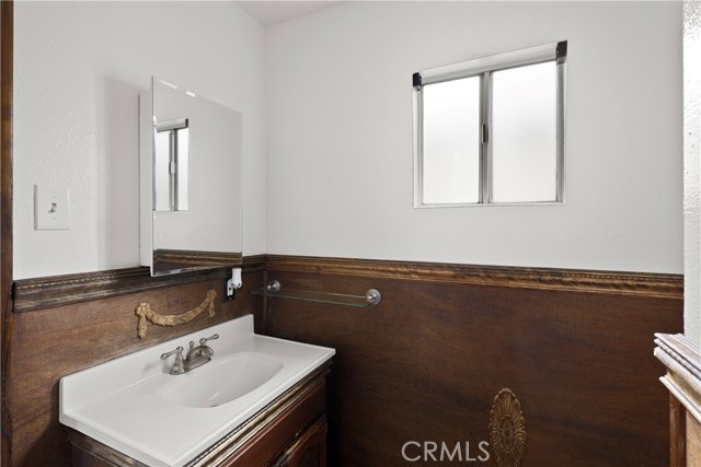 Detail Gallery Image 18 of 30 For 161 67th St., Long Beach,  CA 90805 - 3 Beds | 2/1 Baths