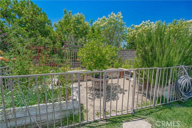 22348 Driftwood Court, Saugus CA: https://media.crmls.org/medias/a468a747-f654-4be9-801e-a5ae903b9c88.jpg