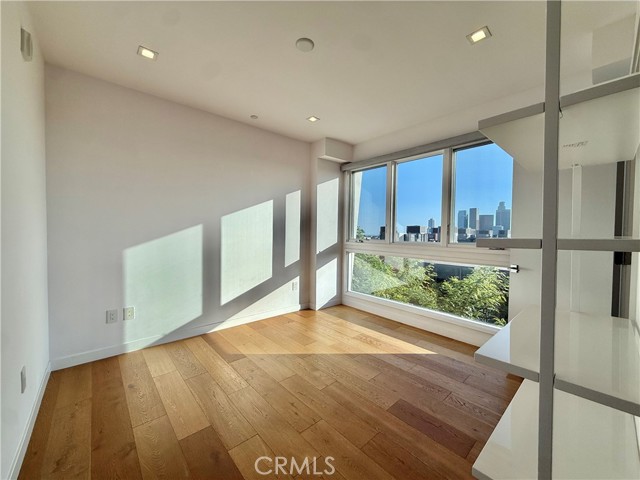 Detail Gallery Image 27 of 37 For 1035 Figueroa Ter #4,  Los Angeles,  CA 90012 - 3 Beds | 2/1 Baths