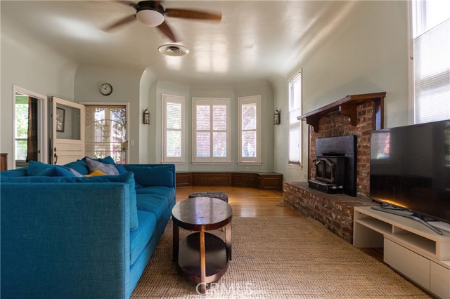Detail Gallery Image 10 of 52 For 320 W 21st St, Merced,  CA 95340 - 4 Beds | 2 Baths