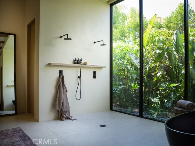 5824 Manton Avenue, Woodland Hills CA: https://media.crmls.org/medias/a46a1852-f526-40ec-ae5b-85c3928bfa56.jpg