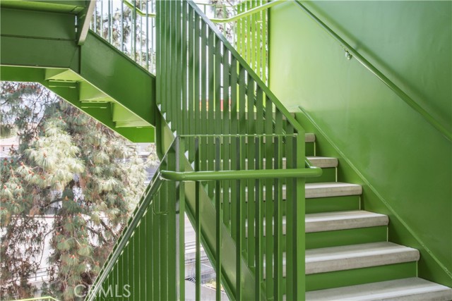 Detail Gallery Image 19 of 25 For 12117 Valleyheart Dr #301,  Studio City,  CA 91604 - 1 Beds | 1 Baths