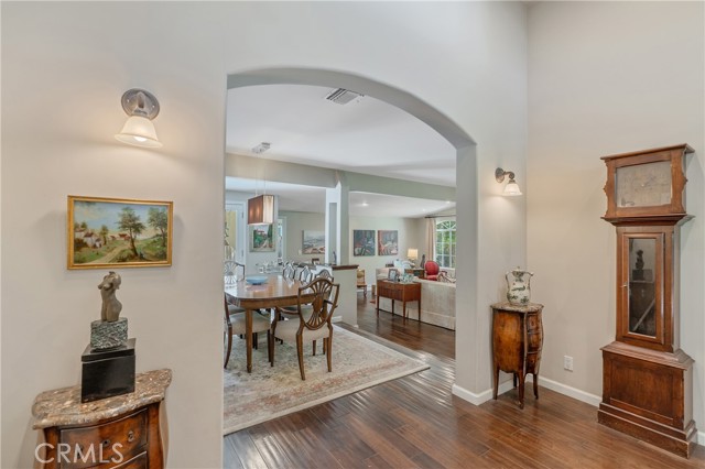 Detail Gallery Image 7 of 33 For 3818 Hayvenhurst Ave, Encino,  CA 91436 - 4 Beds | 3 Baths