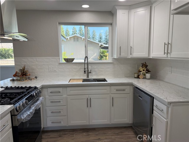 Detail Gallery Image 2 of 54 For 24323 Avenue 324, –,  CA 93286 - 3 Beds | 2 Baths