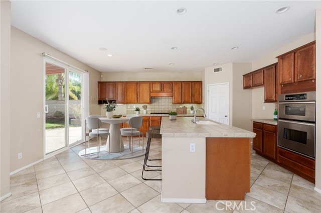 Detail Gallery Image 10 of 43 For 3297 Quartz Cir, Corona,  CA 92882 - 5 Beds | 3/1 Baths