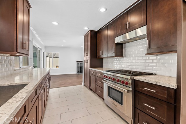 Detail Gallery Image 8 of 22 For 25801 Chapel Hill, Lake Forest,  CA 92630 - 5 Beds | 3/1 Baths