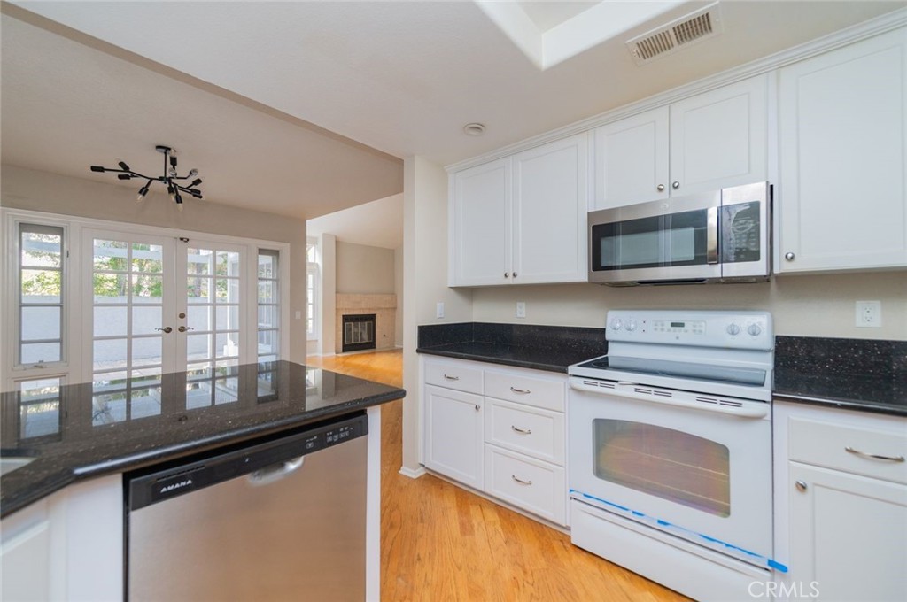 MLS #OC25276535 image #11