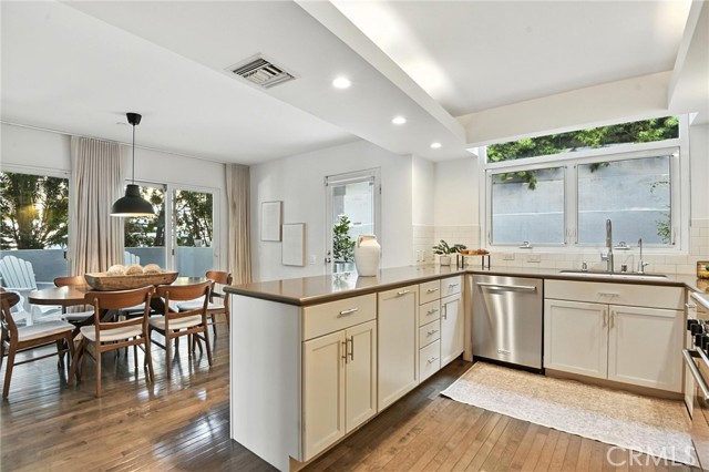 Detail Gallery Image 8 of 46 For 2203 3rd St #1,  Santa Monica,  CA 90405 - 2 Beds | 2/1 Baths