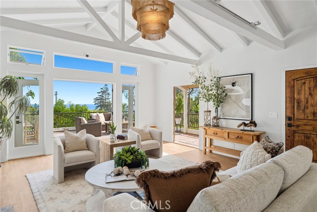 Detail Gallery Image 6 of 30 For 31402 Ocean View St, Laguna Beach,  CA 92651 - 3 Beds | 3/1 Baths