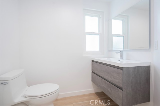 Detail Gallery Image 11 of 24 For 1346 N Stanley Ave #1,  Los Angeles,  CA 90046 - 4 Beds | 4/1 Baths