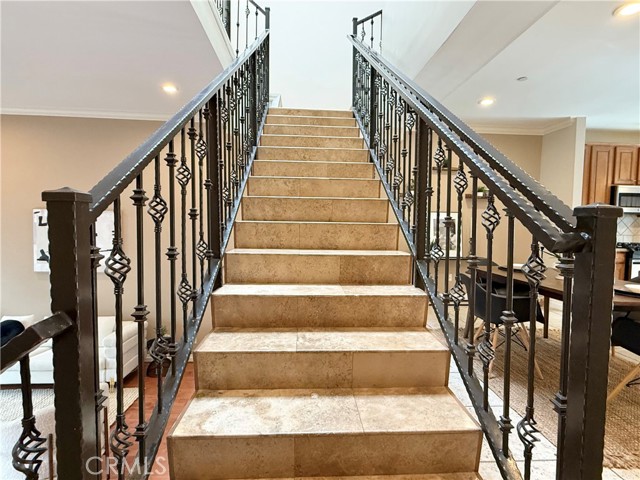 Detail Gallery Image 9 of 17 For 5241 Colodny Dr #403,  Agoura Hills,  CA 91301 - 3 Beds | 2/1 Baths