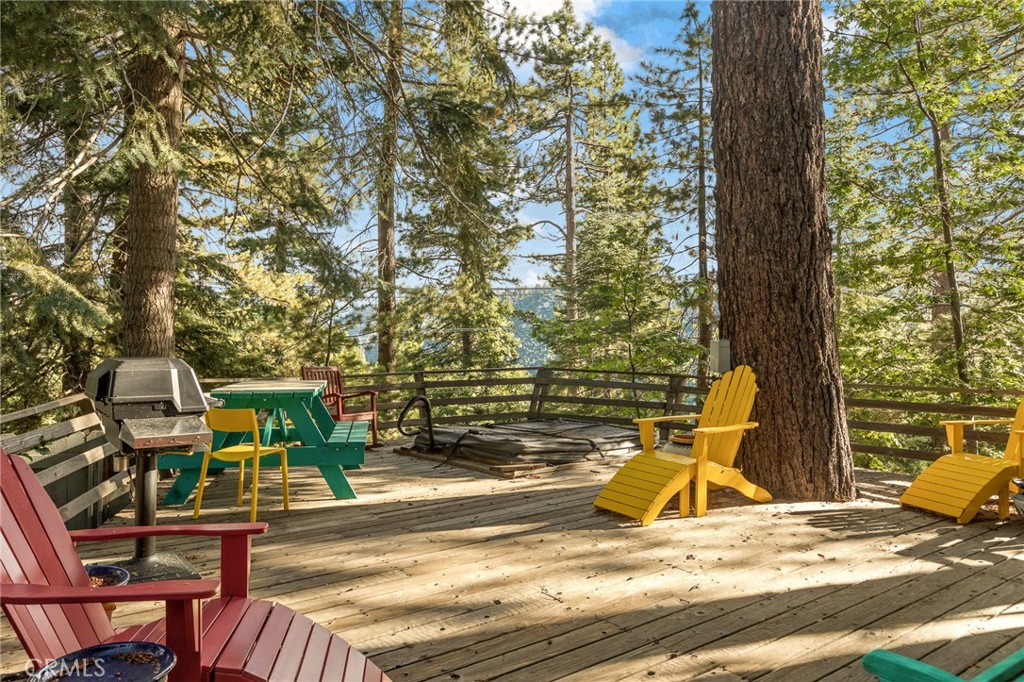 https://media.crmls.org/medias/a470e617-227d-455e-9af2-9405ab5a3f90.jpg?preset=X-Large