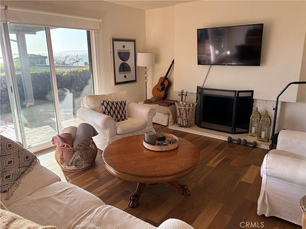 MLS #OC25113300 img 4