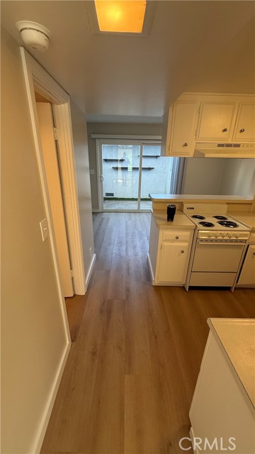 Detail Gallery Image 8 of 34 For 2445 Elden, Costa Mesa,  CA 92627 - 2 Beds | 1/1 Baths