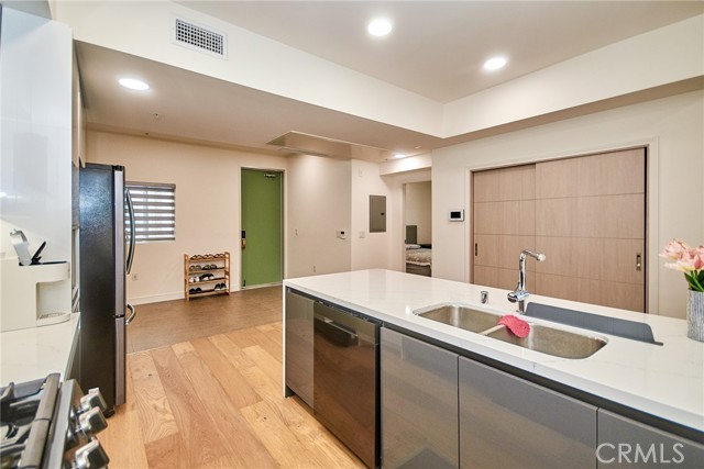 820 S Wilton Place, Los Angeles CA: https://media.crmls.org/medias/a472faed-72c8-4039-9c4b-9106854a2dcb.jpg