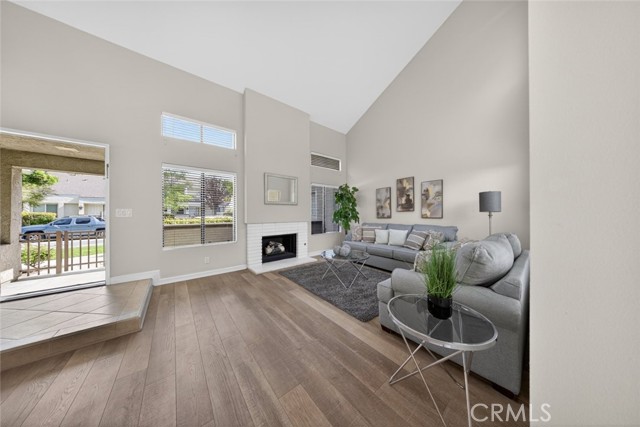 Detail Gallery Image 3 of 44 For 26 Claret #40,  Irvine,  CA 92614 - 2 Beds | 1/1 Baths