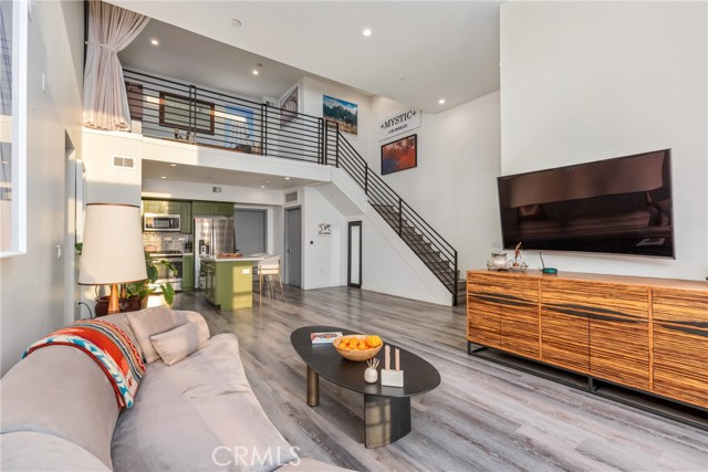 1055 S Serrano Avenue, Los Angeles CA: https://media.crmls.org/medias/a473e03b-59f1-4f5b-a005-01bdc256cb0e.jpg