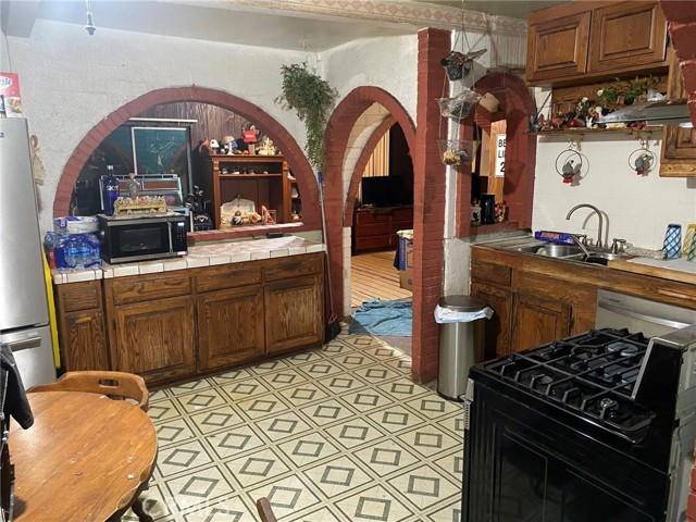 Detail Gallery Image 9 of 11 For 21337 Archibald Ave, Carson,  CA 90745 - 2 Beds | 2 Baths