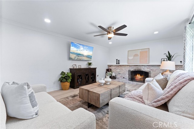 Detail Gallery Image 5 of 39 For 200 Friar Pl, Fullerton,  CA 92835 - 4 Beds | 3 Baths