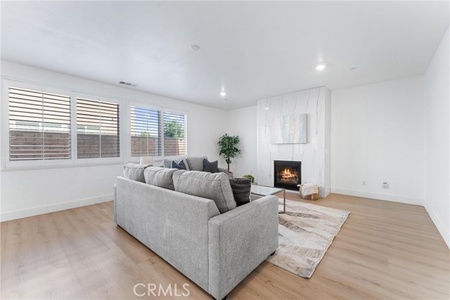 Detail Gallery Image 10 of 42 For 5305 Fulmer Ct, Jurupa Valley,  CA 91752 - 5 Beds | 4/1 Baths